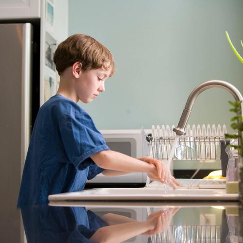 Hygiène : quelques astuces pour apprendre à son enfant les bons gestes